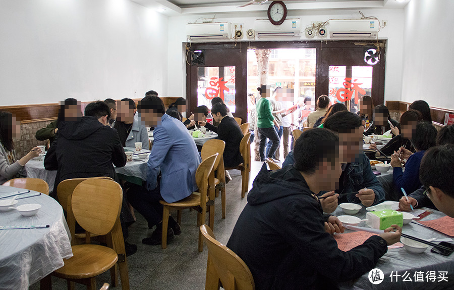 我在淮海路上班,但只去隔壁小马路吃饭