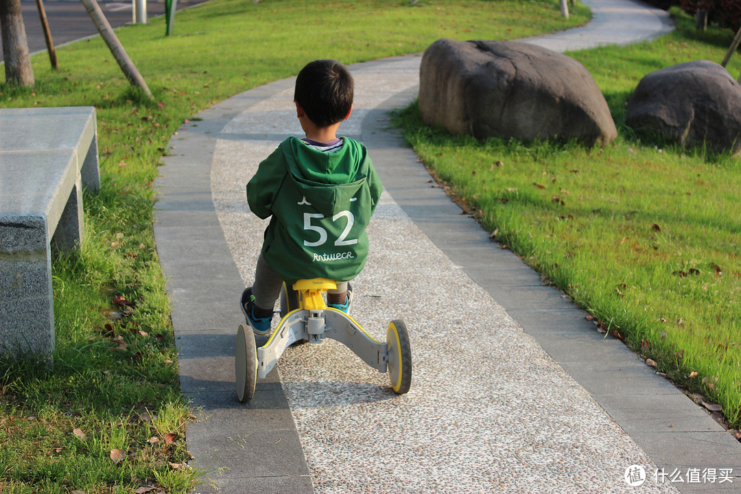 一车两用，你值得拥有：700kids柒小佰变形儿童车体验评测