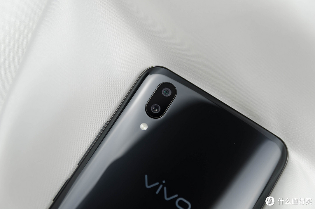 黑科技带来全新体验：vivo X21 屏幕指纹手机深度测评