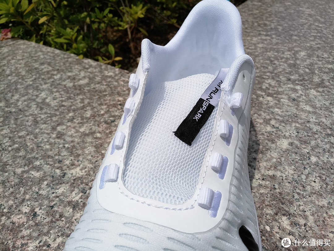 穿上小白鞋，一起跑去印尼雅加达|361° 夏季轻质旗舰 WIND MAX 风透网跑鞋评测