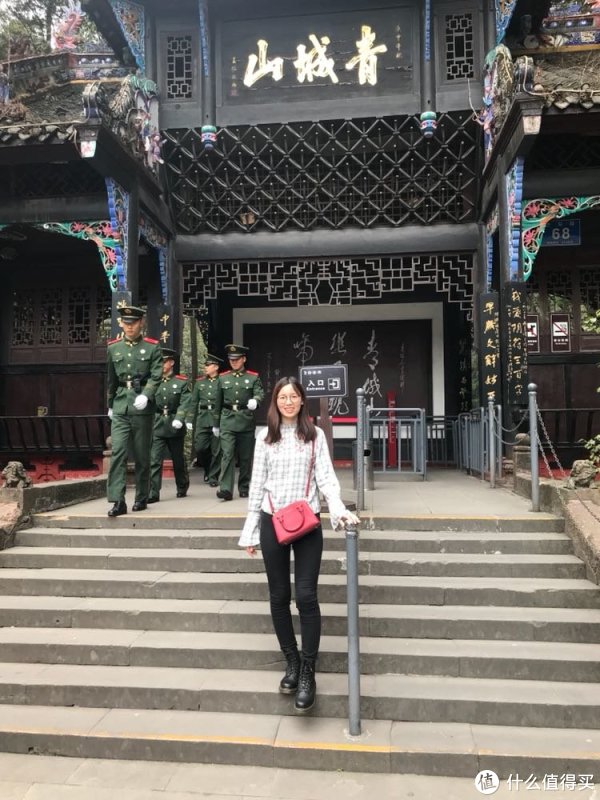 反季特卖:NIKE耐克683899女子连帽羽绒服