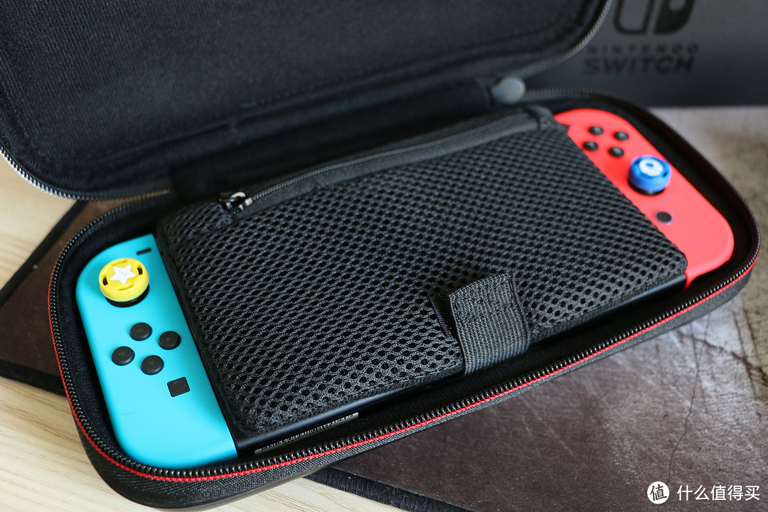 #全民分享季#分享两个任天堂官方授权Nintendo Switch实用小物件：RDS硬壳收纳包&HORI马里奥摇杆帽