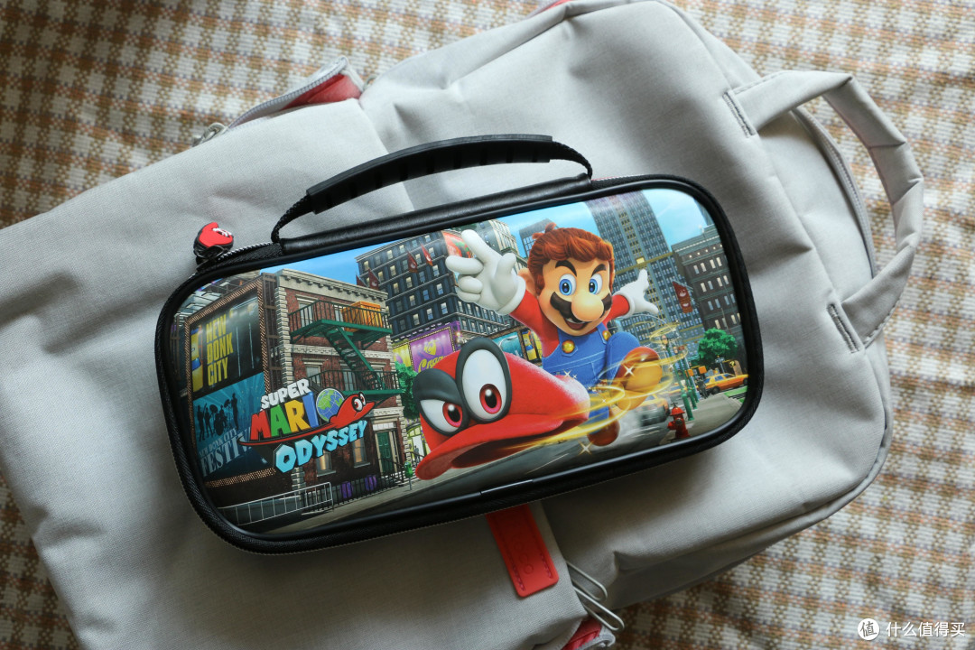 #全民分享季#分享两个任天堂官方授权Nintendo Switch实用小物件：RDS硬壳收纳包&HORI马里奥摇杆帽
