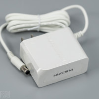 斐讯 天天链 N1 家庭NAS外观展示(散热孔|脚垫|接口)