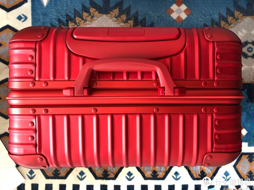 #本站首晒#可能是我见过的最“不值”的旅行箱：Supreme X Rimowa 45L 旅行箱 开箱