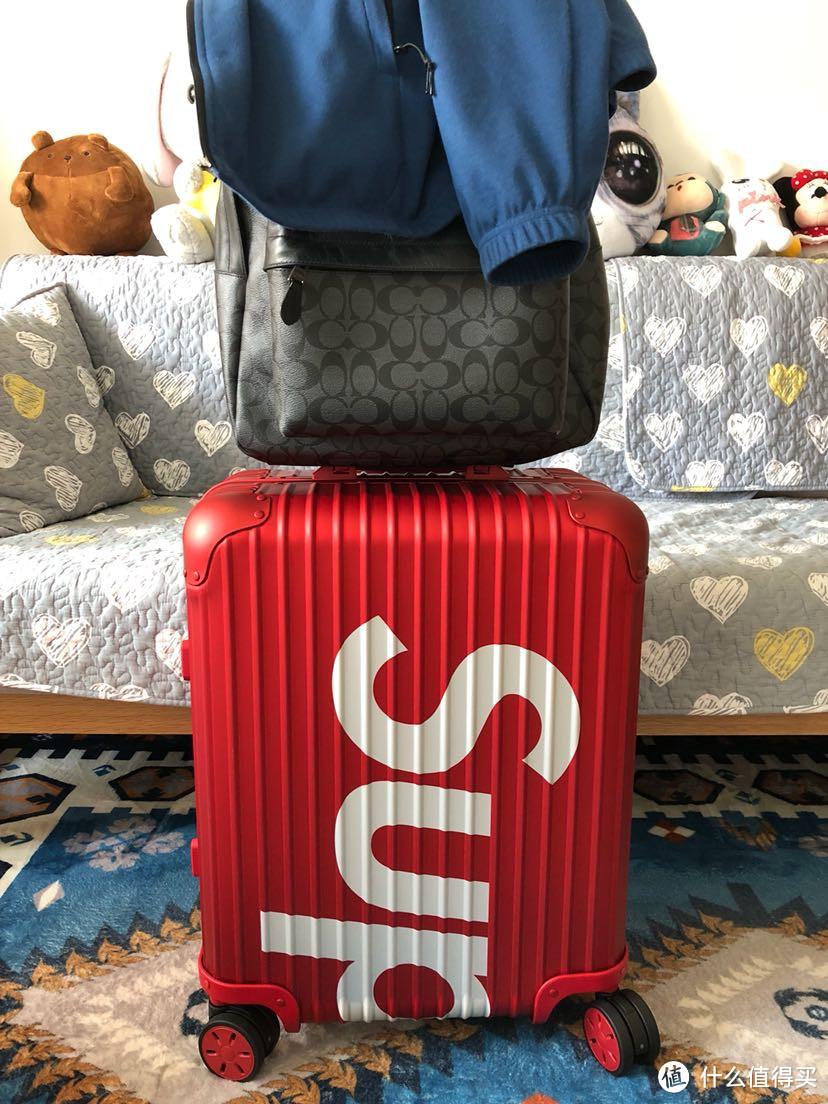 #本站首晒#可能是我见过的最“不值”的旅行箱：Supreme X Rimowa 45L 旅行箱 开箱