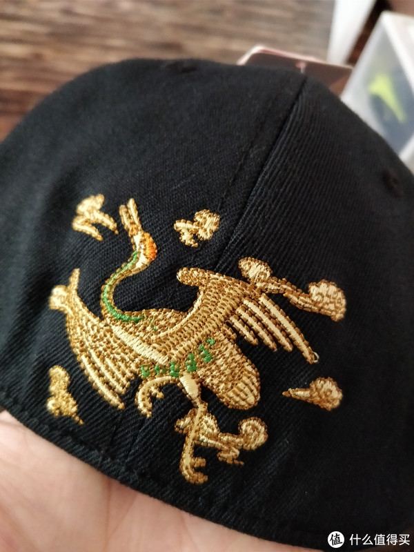 帽后是云中仙鹤刺绣 帽后是云中仙鹤刺绣