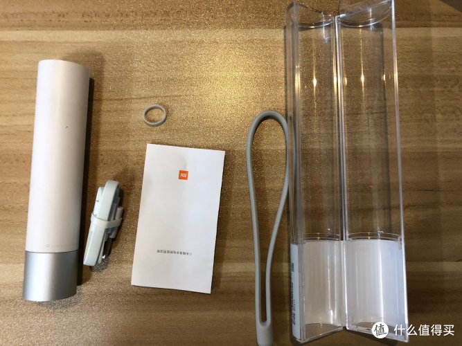 坚果移动电源一周使用和对比小米随身手电筒