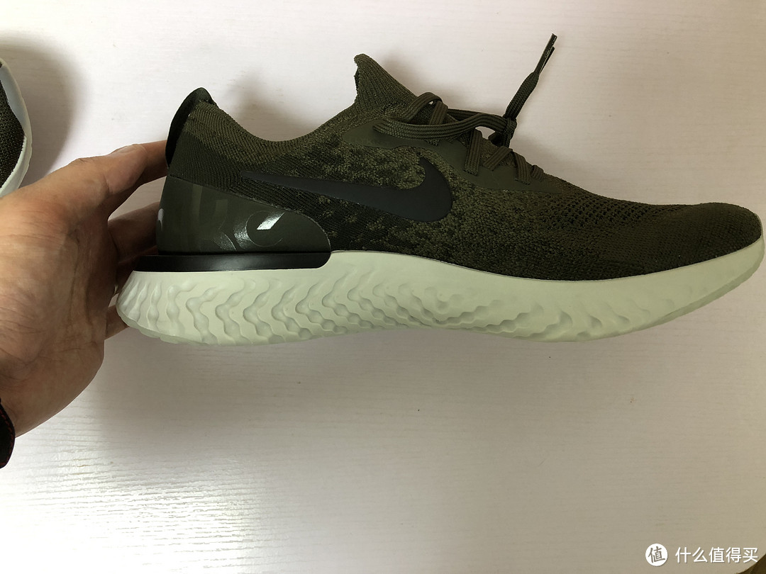 轻、软、弹、耐久四位一体的Nike 耐克 Epic React flyknit 跑鞋，是否是真的名副其实？