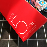 小米 红米5 Plus外观展示(充电口|接口|摄像头|边框|卡拖)