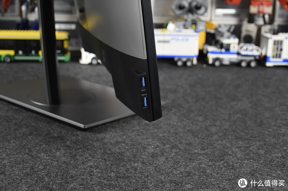 提升?简配?—DELL 戴尔 U2717D 显示器开箱测试
