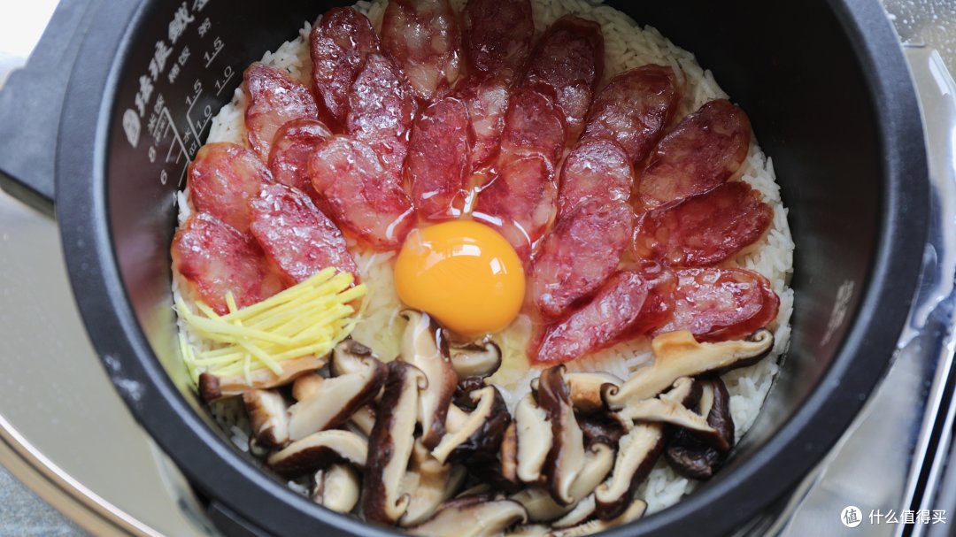 煲仔饭、红烧小排、薏米雪梨桂花糖水,一台电饭煲就能搞定