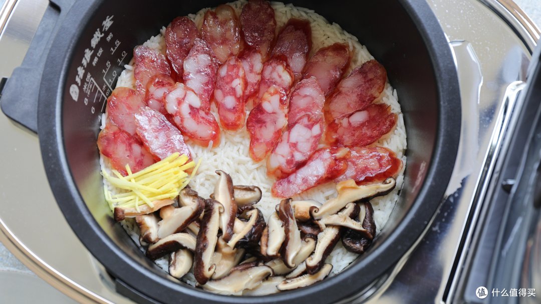 煲仔饭、红烧小排、薏米雪梨桂花糖水,一台电饭煲就能搞定