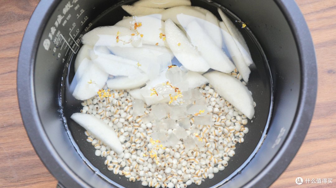 煲仔饭、红烧小排、薏米雪梨桂花糖水,一台电饭煲就能搞定