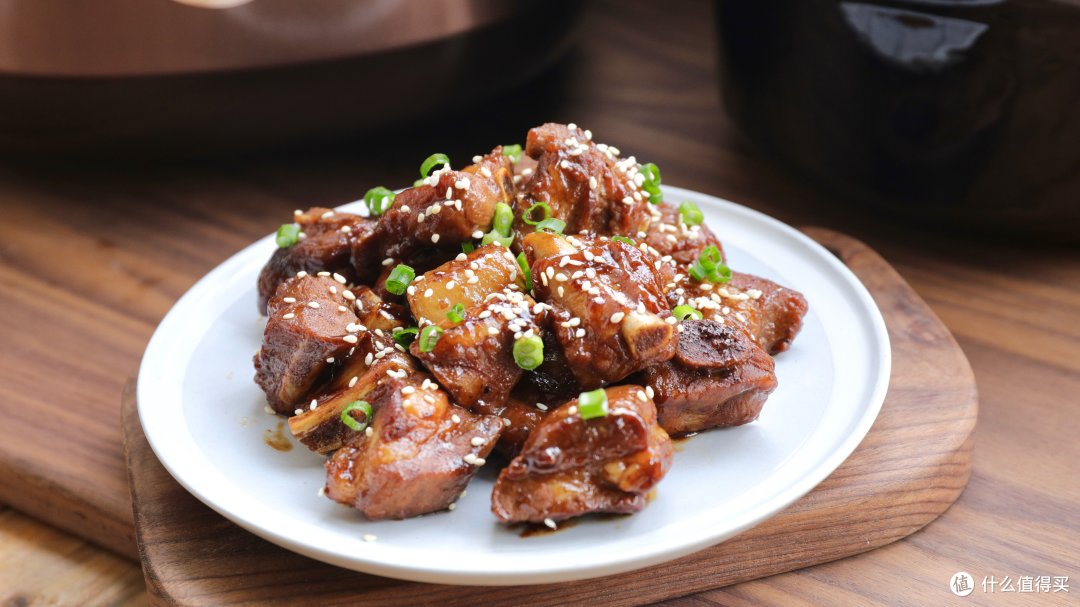 煲仔饭、红烧小排、薏米雪梨桂花糖水,一台电饭煲就能搞定