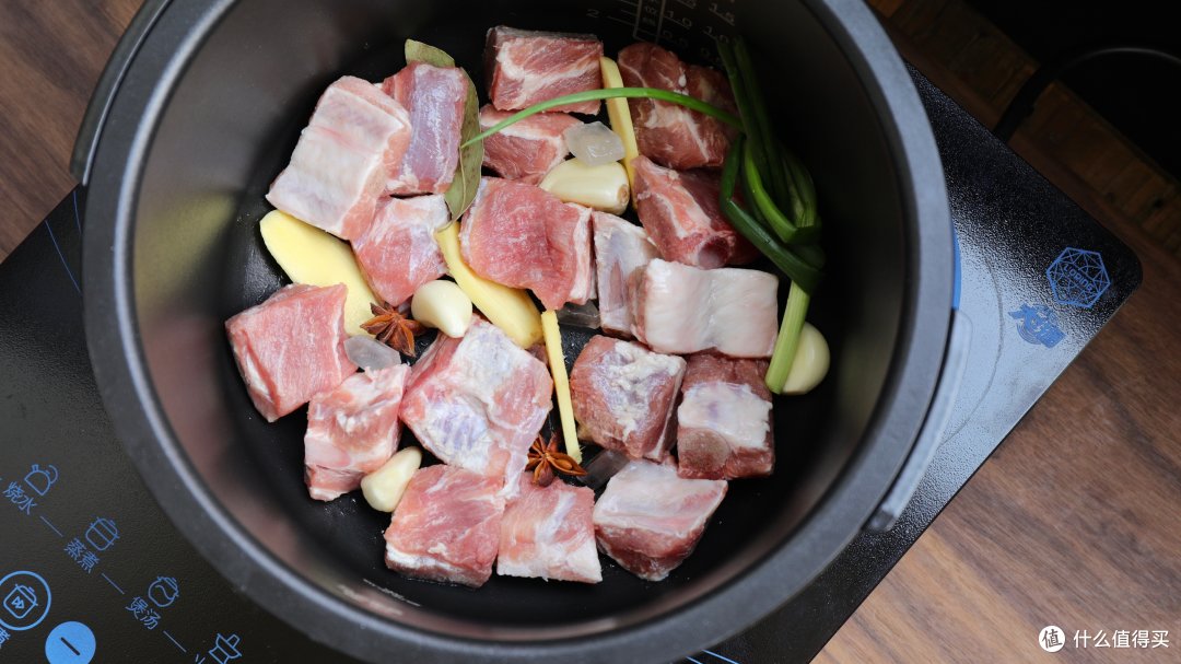 煲仔饭、红烧小排、薏米雪梨桂花糖水,一台电饭煲就能搞定