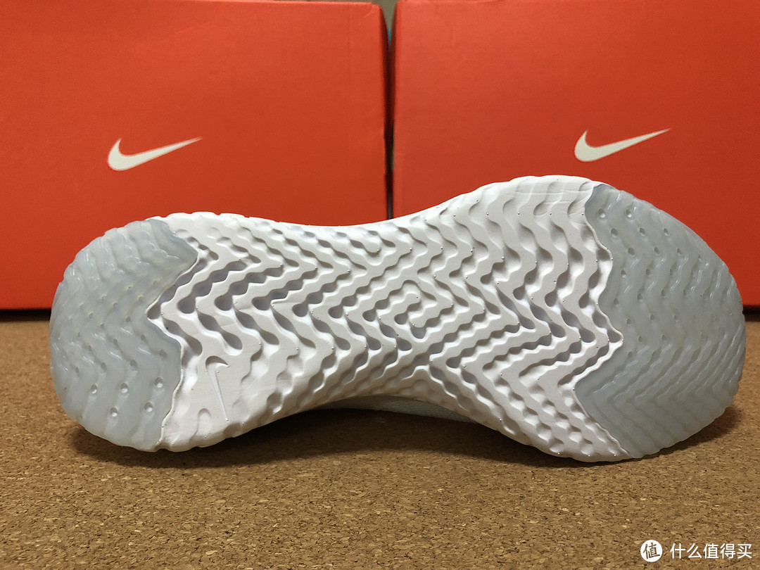 手撕JD第三方奸商 NIKE EPIC REACT FLYKNIT 真假对比 / 附简单试跑