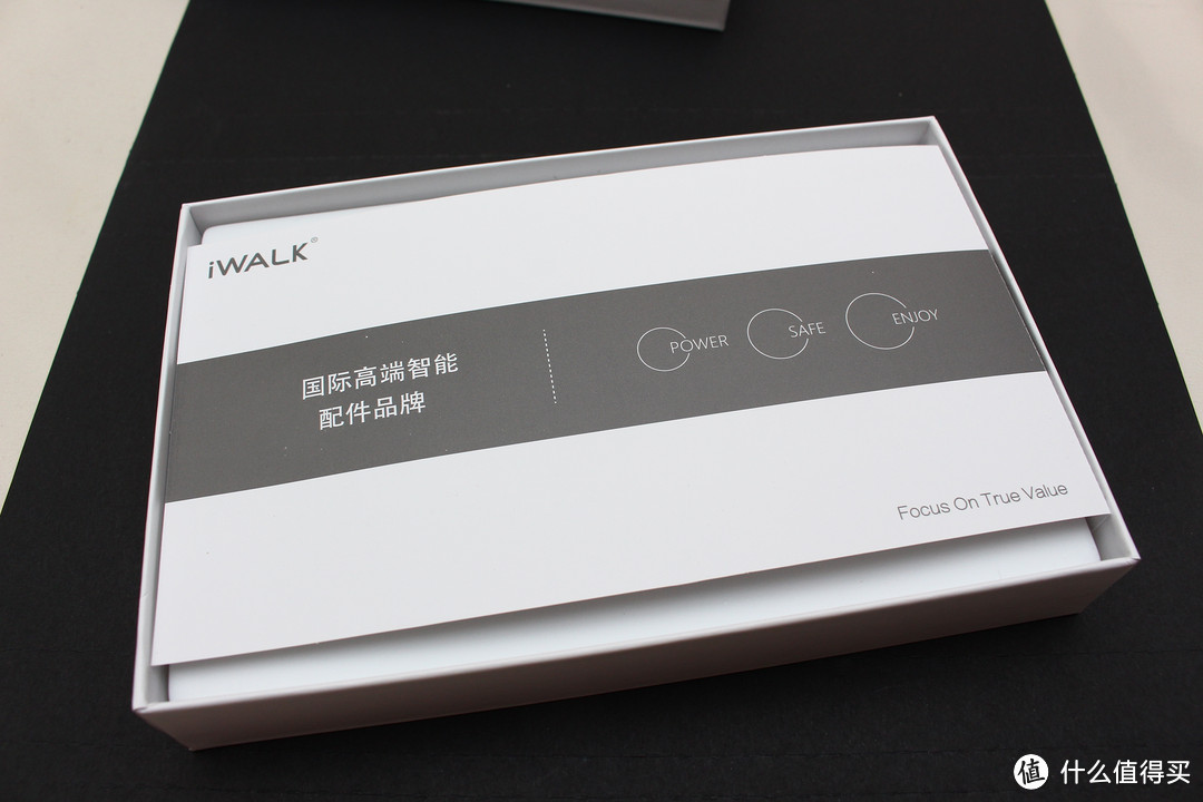 功能与颜值兼备的充电宝——IWALK 爱沃可 SBS100c秘书长 移动电源