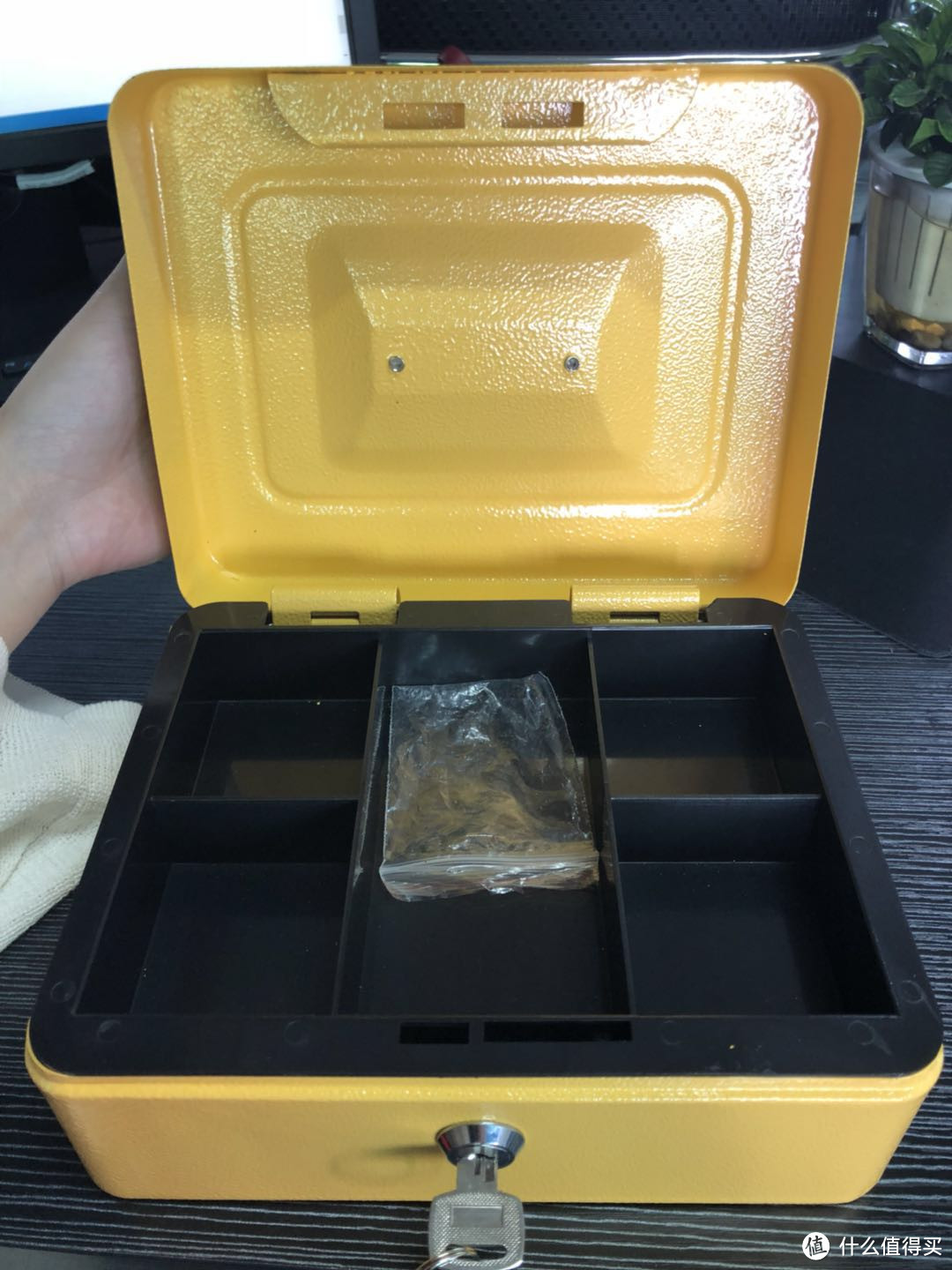 美女的办公室放哪些实用物件儿可以提升生活品质?