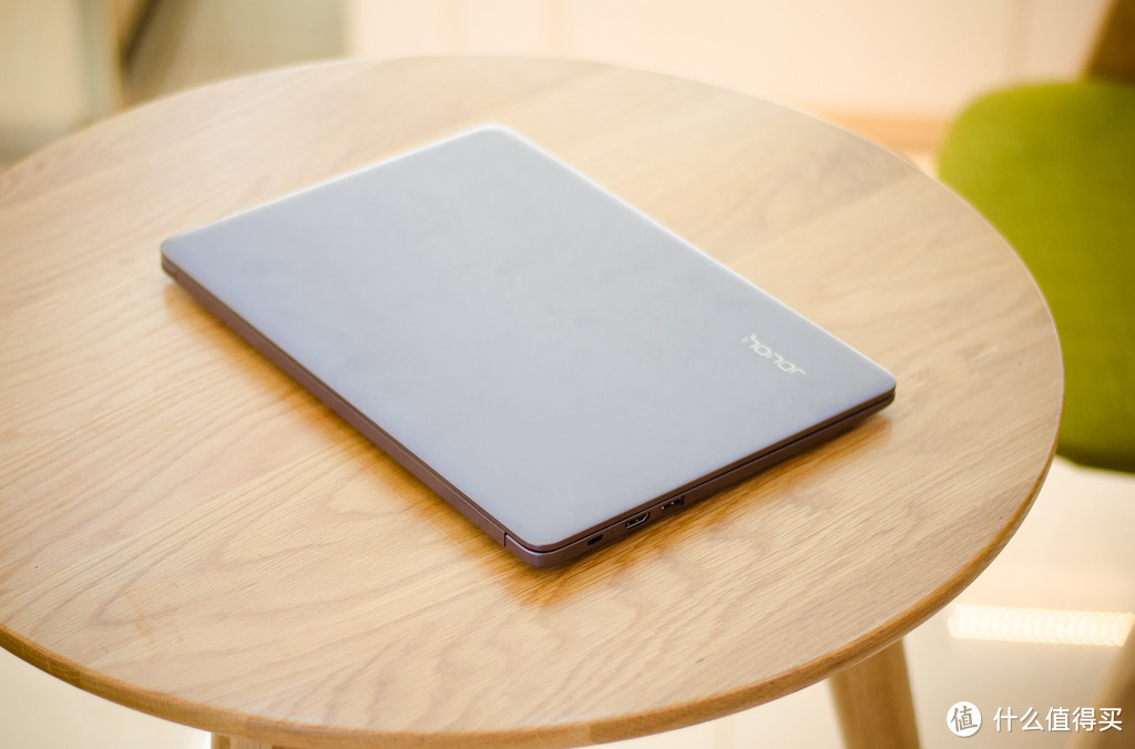 性能颜值都不错：荣耀首款笔记本电脑HONOR 荣耀 MagicBook上手体验！