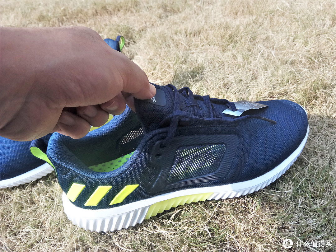 夏季换个凉快的跑步鞋吧：adidas 阿迪达斯 清风 CG3691 开箱