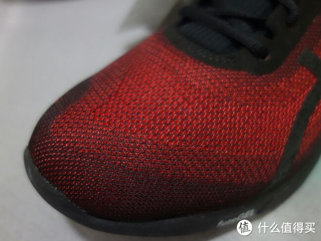 第一眼看上去有点像pk鞋面，但是这款是采用新型无缝线工程网布。