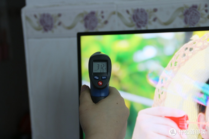 大妈首发,护眼无边框,视界新体验:BenQ 明基 EW2770QZ 显示器