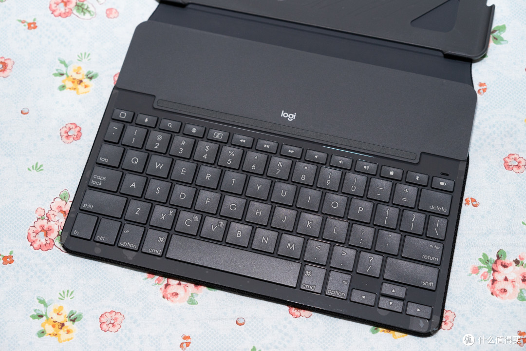 让iPad变成轻薄笔记本的Logitech 罗技 IK1052 键盘保护套和UGREEN 绿联 视频输出器了解一下