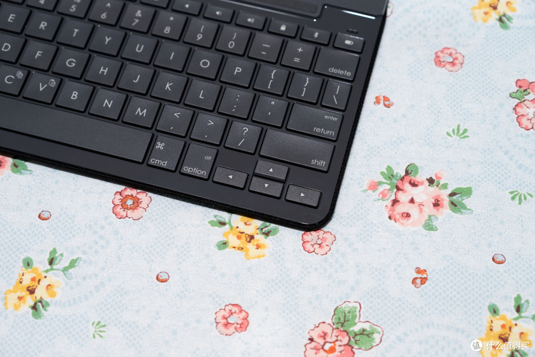 让iPad变成轻薄笔记本的Logitech 罗技 IK1052 键盘保护套和UGREEN 绿联 视频输出器了解一下