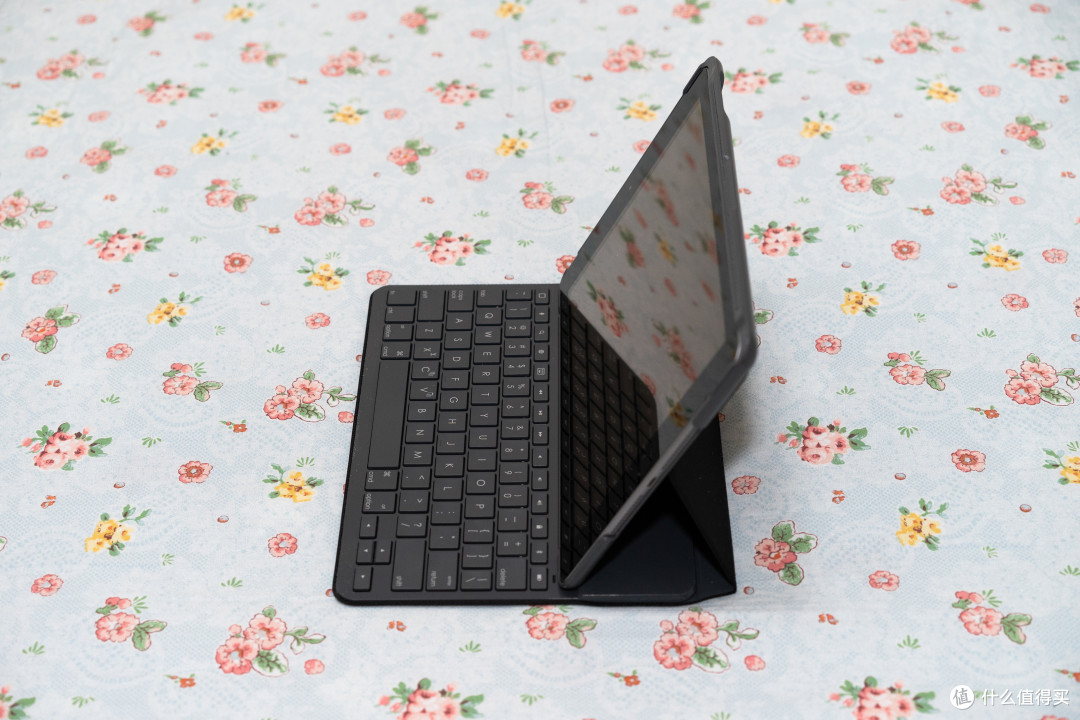 让iPad变成轻薄笔记本的Logitech 罗技 IK1052 键盘保护套和UGREEN 绿联 视频输出器了解一下