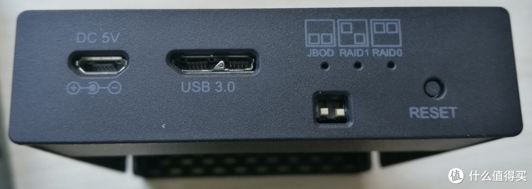 正面供电、USB3.0，RAID灯及开关，RESET孔