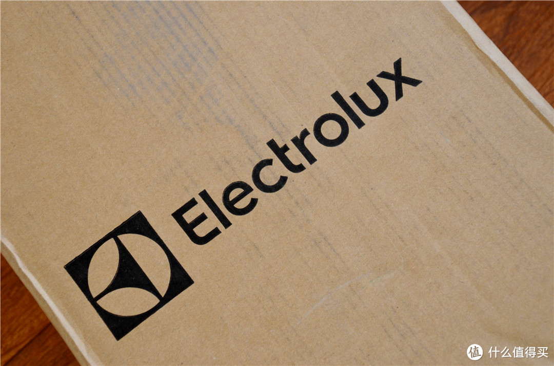 轻松搞定一地“鸡毛”：Electrolux 伊莱克斯 ZB3320P 吸尘器开箱简评