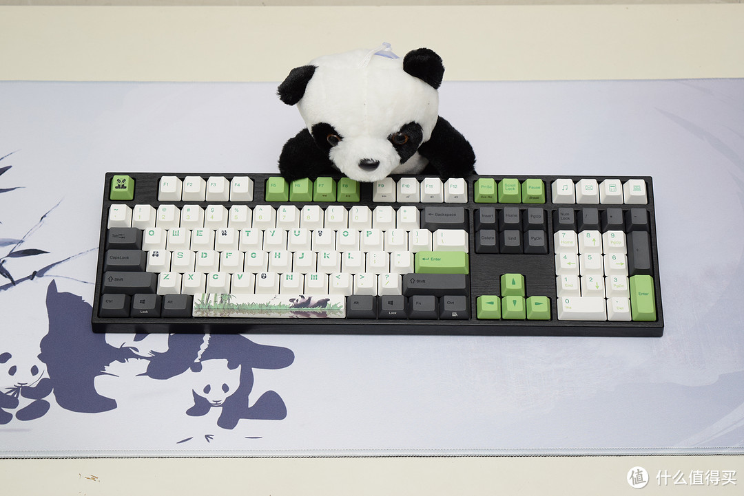 没骗人，这真的是一把国宝键盘： Varmilo 阿米洛 熊猫主题键盘开箱