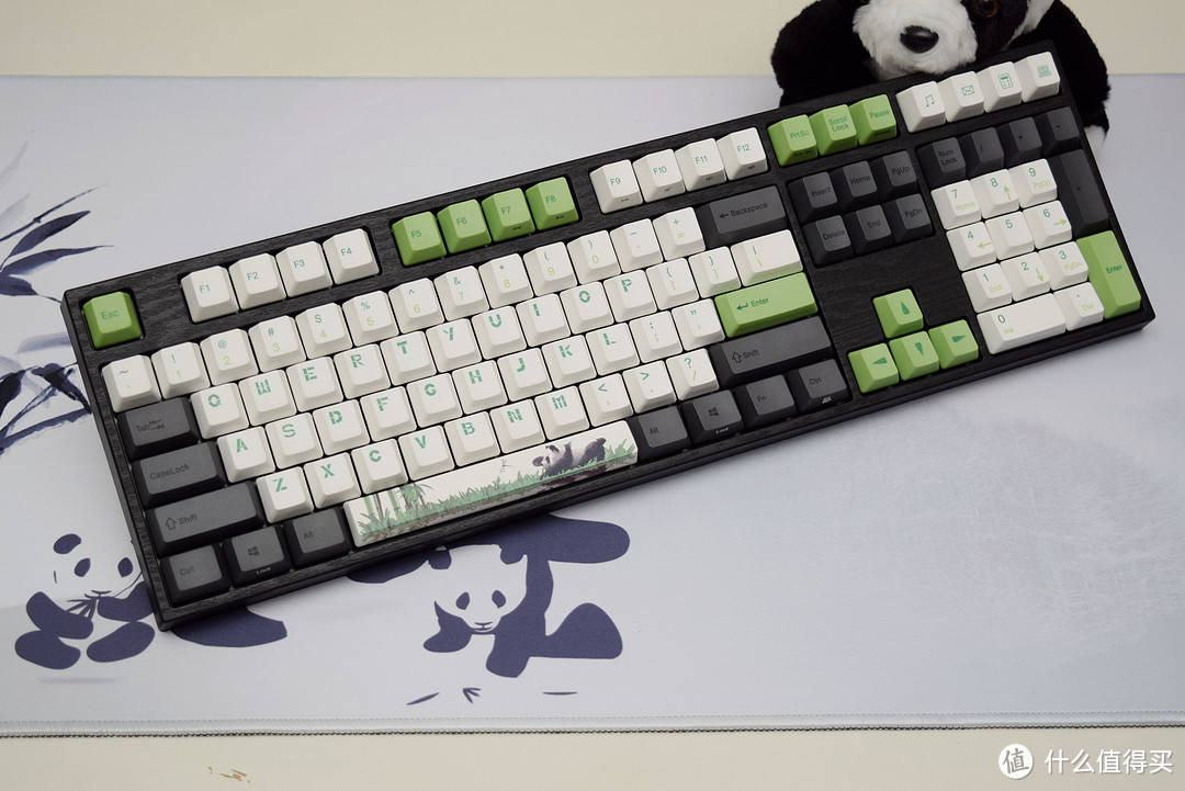 没骗人，这真的是一把国宝键盘： Varmilo 阿米洛 熊猫主题键盘开箱