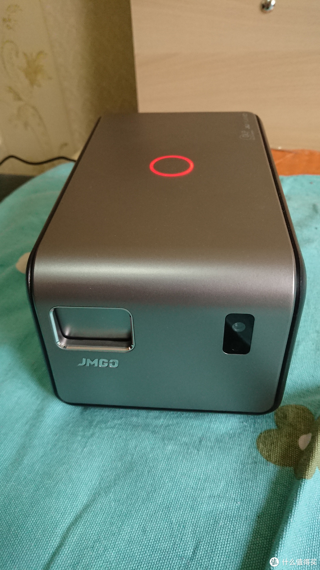 躺床看片神器—JmGO 坚果 J6S 智能微型投影仪