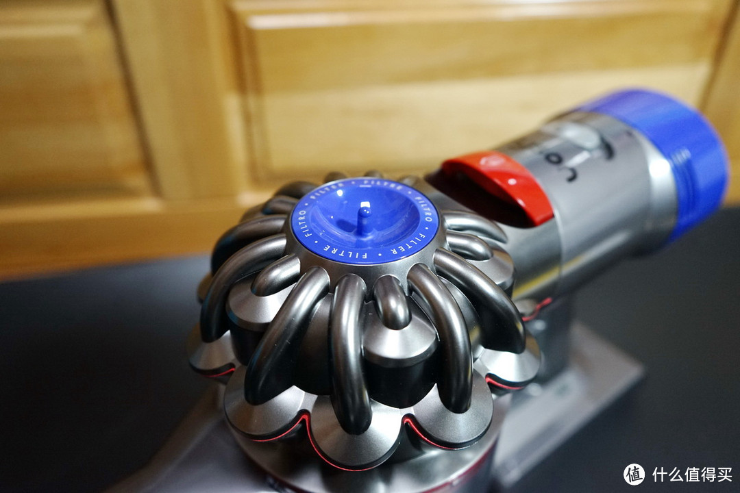 V10上市我开用V8：dyson 戴森 V8 Absolute手持无线吸尘器开箱及使用