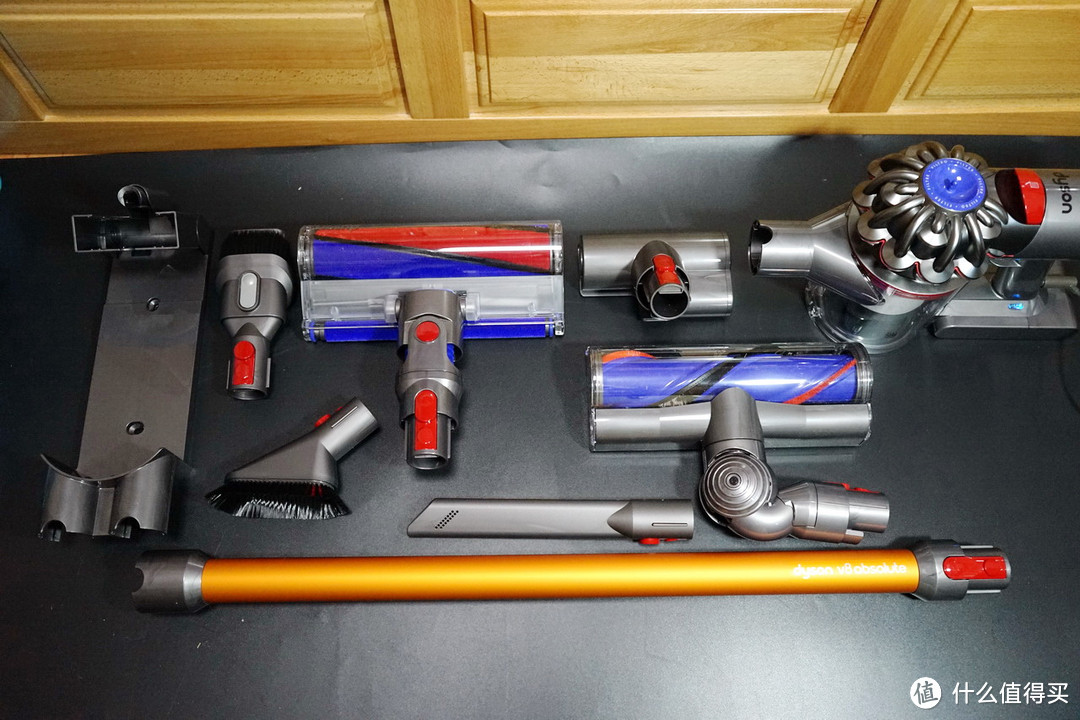 V10上市我开用V8：dyson 戴森 V8 Absolute手持无线吸尘器开箱及使用