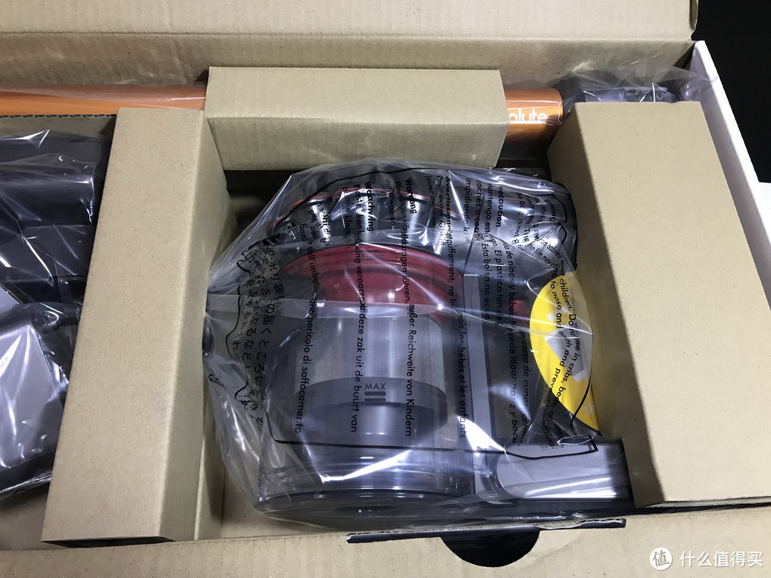 V10上市我开用V8：dyson 戴森 V8 Absolute手持无线吸尘器开箱及使用