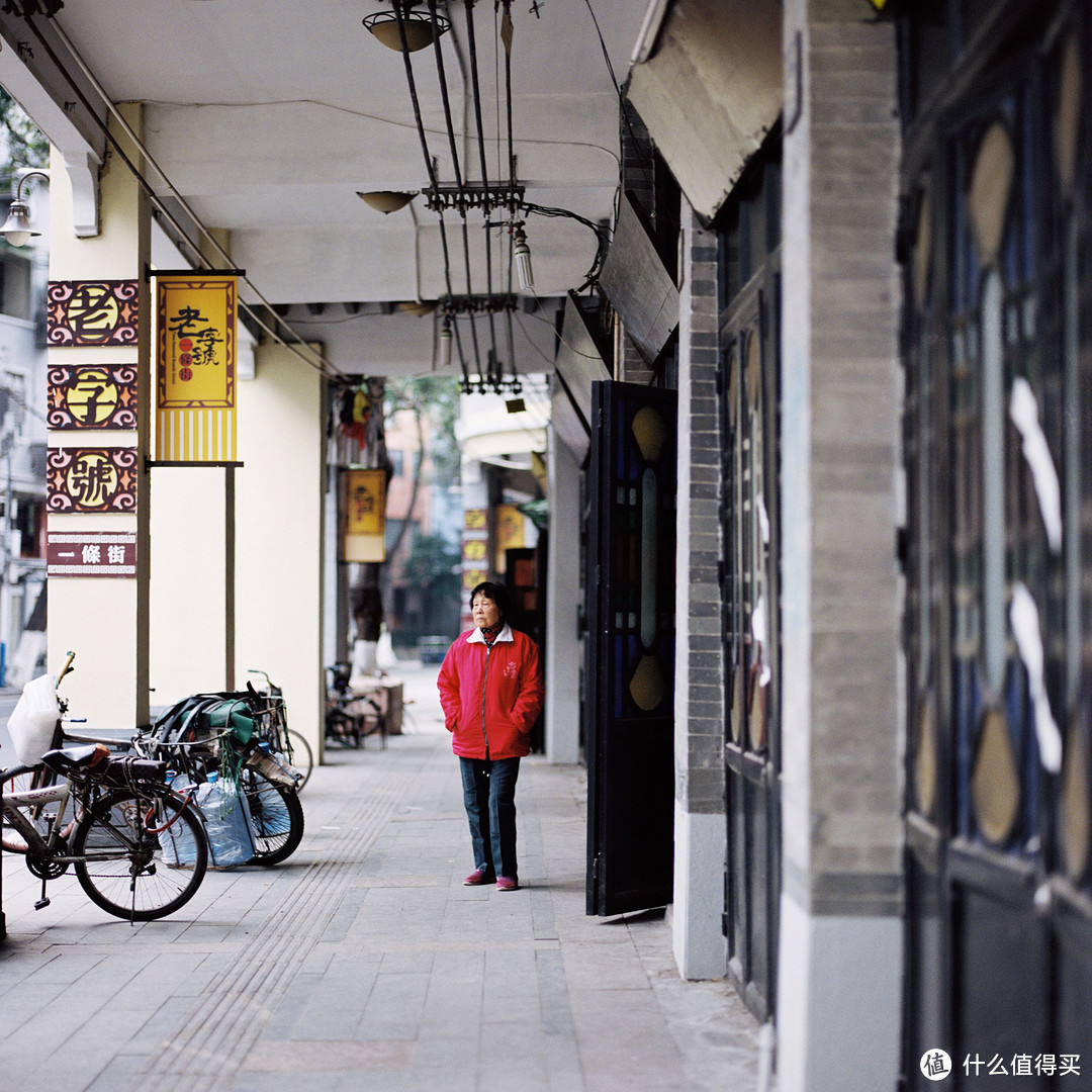 电子化冲击下的哈苏 上篇：Hasselblad 哈苏203FE中画幅胶片相机开箱