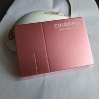 七彩虹 SL300 Spring 固态硬盘外观展示(颜色|重量)
