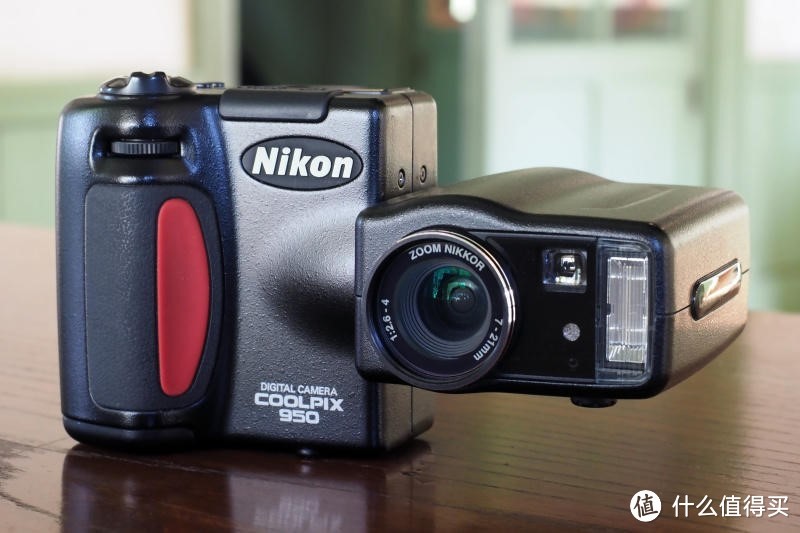 Nikon公司的Coolpix 950，1999年机型