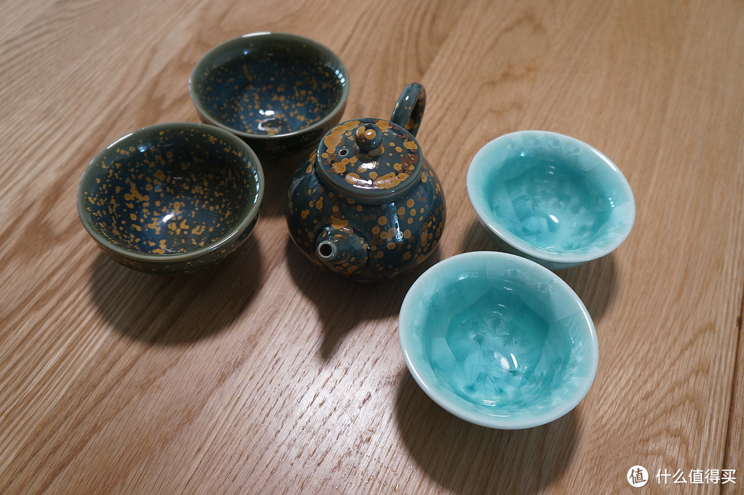 品茗之余的喜好：翡翠绿碗杯和结晶釉茶杯组