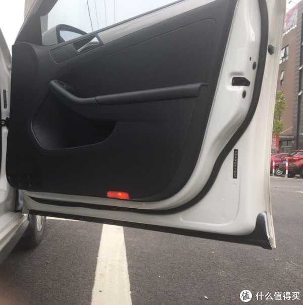 不仅仅是密封条,更是隔音条,还是A柱B柱防尘套件