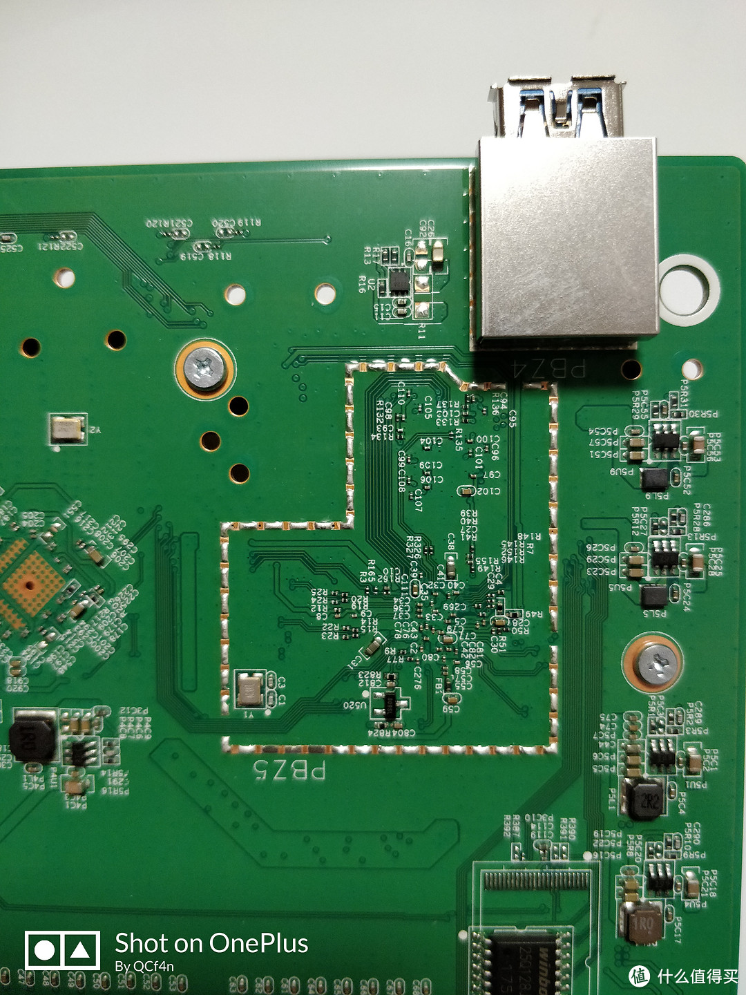 USB3.0被完整包裹在屏蔽内