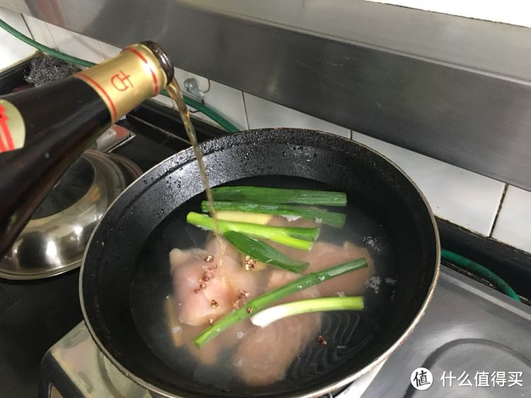 炎炎夏日，你需要一碗开胃的鸡丝凉面