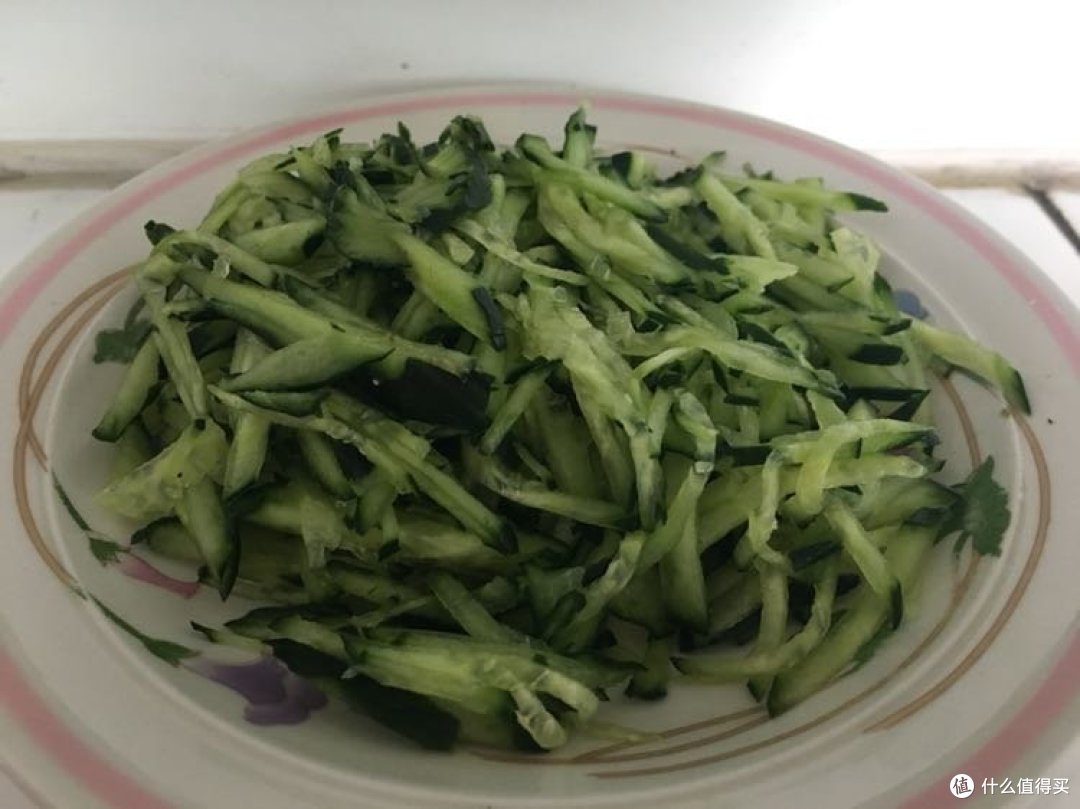 炎炎夏日，你需要一碗开胃的鸡丝凉面