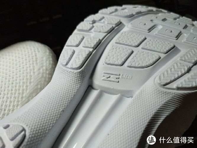 《廉价鞋不廉价》第二期｜夏日清凉小白鞋—LI-NING 李宁 超轻15 运动鞋开箱