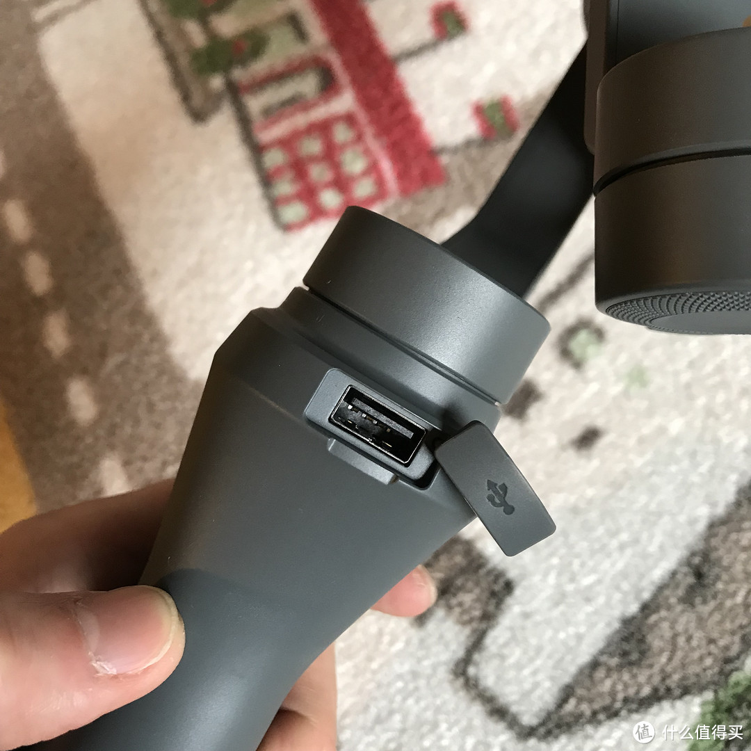 DJI 大疆 Osmo Mobile 2 防抖手机稳定器开箱