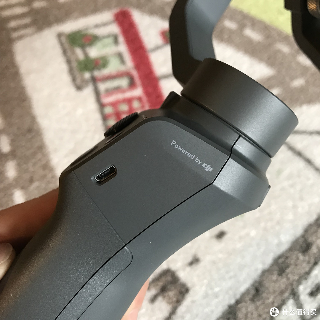 DJI 大疆 Osmo Mobile 2 防抖手机稳定器开箱