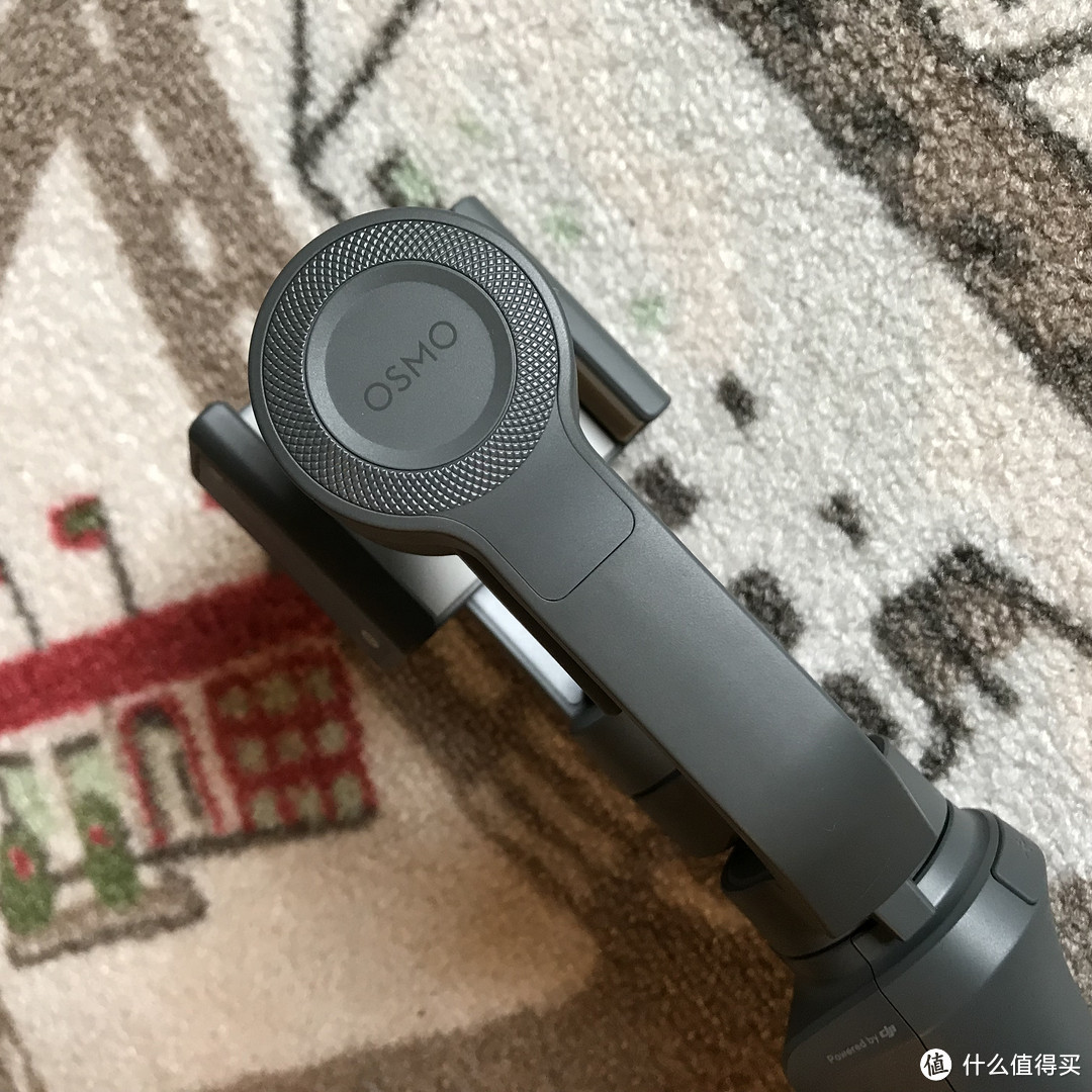 DJI 大疆 Osmo Mobile 2 防抖手机稳定器开箱